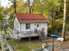 Cozy cabin, neighbour to lake & national park in Tyresö